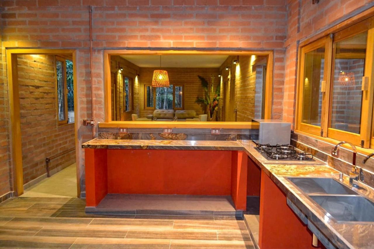 Casa Em Com Piscina, Quintal E Garagem * Porto Seguro